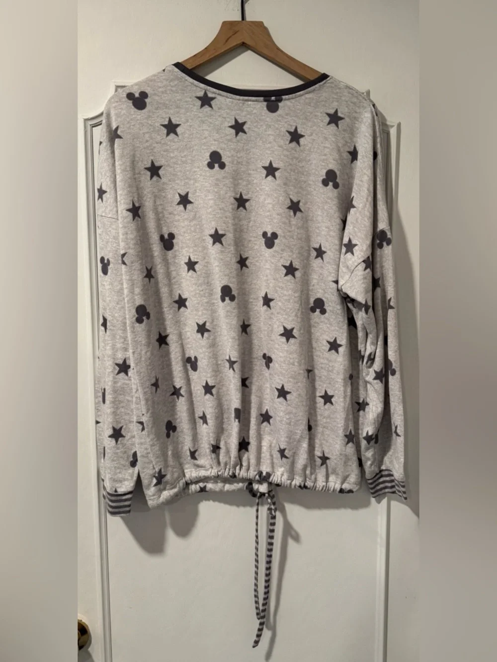 Disney Store Women's lounge Pajama Set Gray Star and Mickey Mouse - XL - Picture 3 of 10